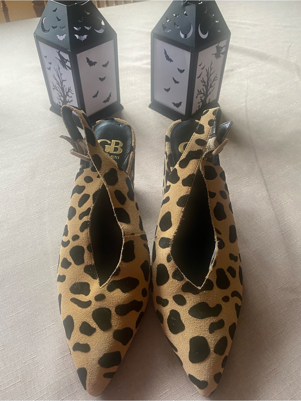 Gianni Bini Leopard Print Pointed Toe pumps - Tan & Black